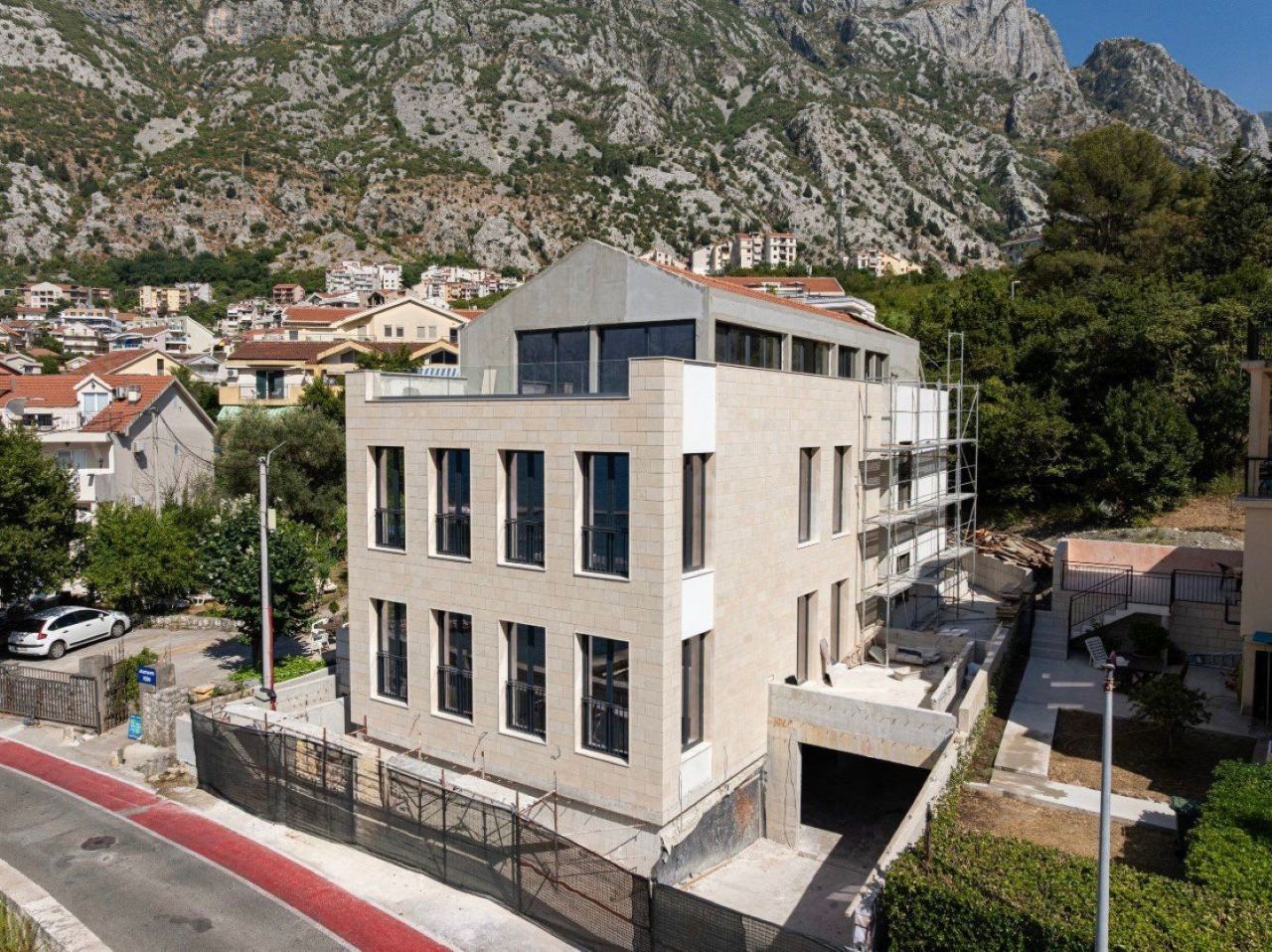 Apartment in Kotor, Montenegro, 121 m² - picture 3