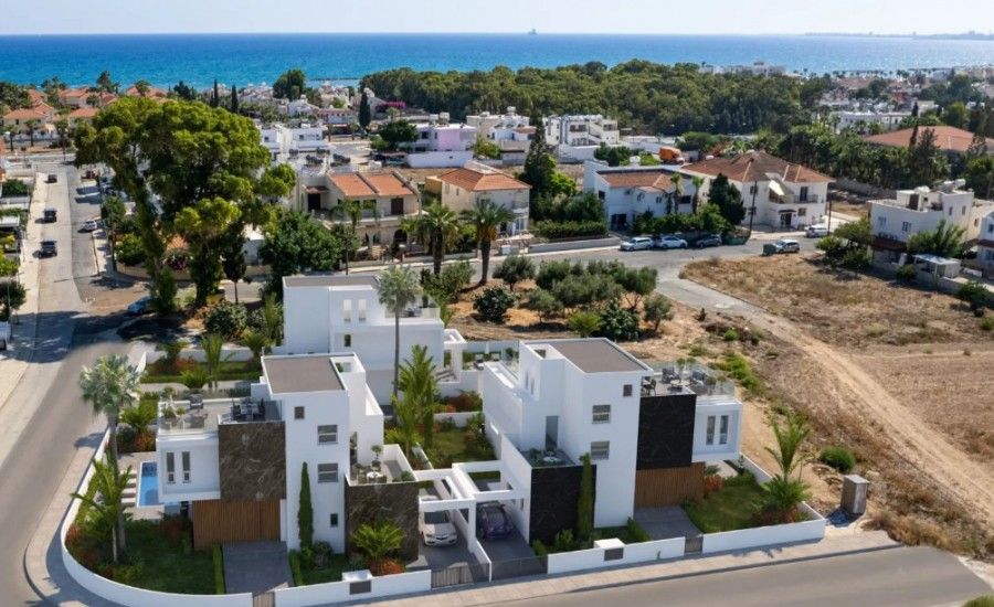 Commercial property in Larnaca, Cyprus - picture 1