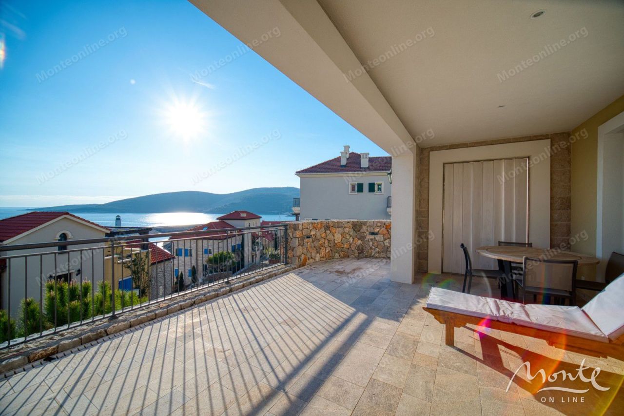 Wohnung in Tivat, Montenegro, 80 m² - Foto 1