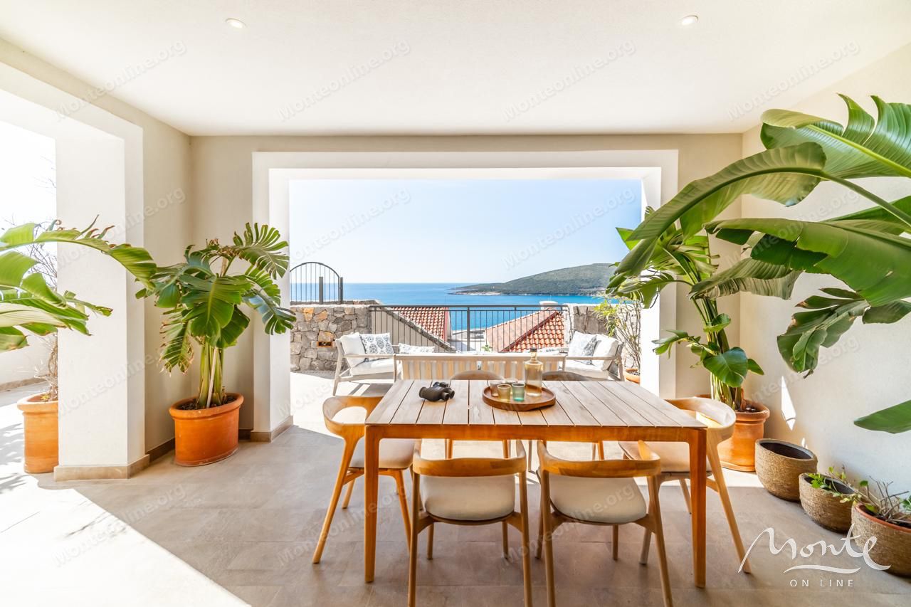 Wohnung in Tivat, Montenegro, 105 m² - Foto 1