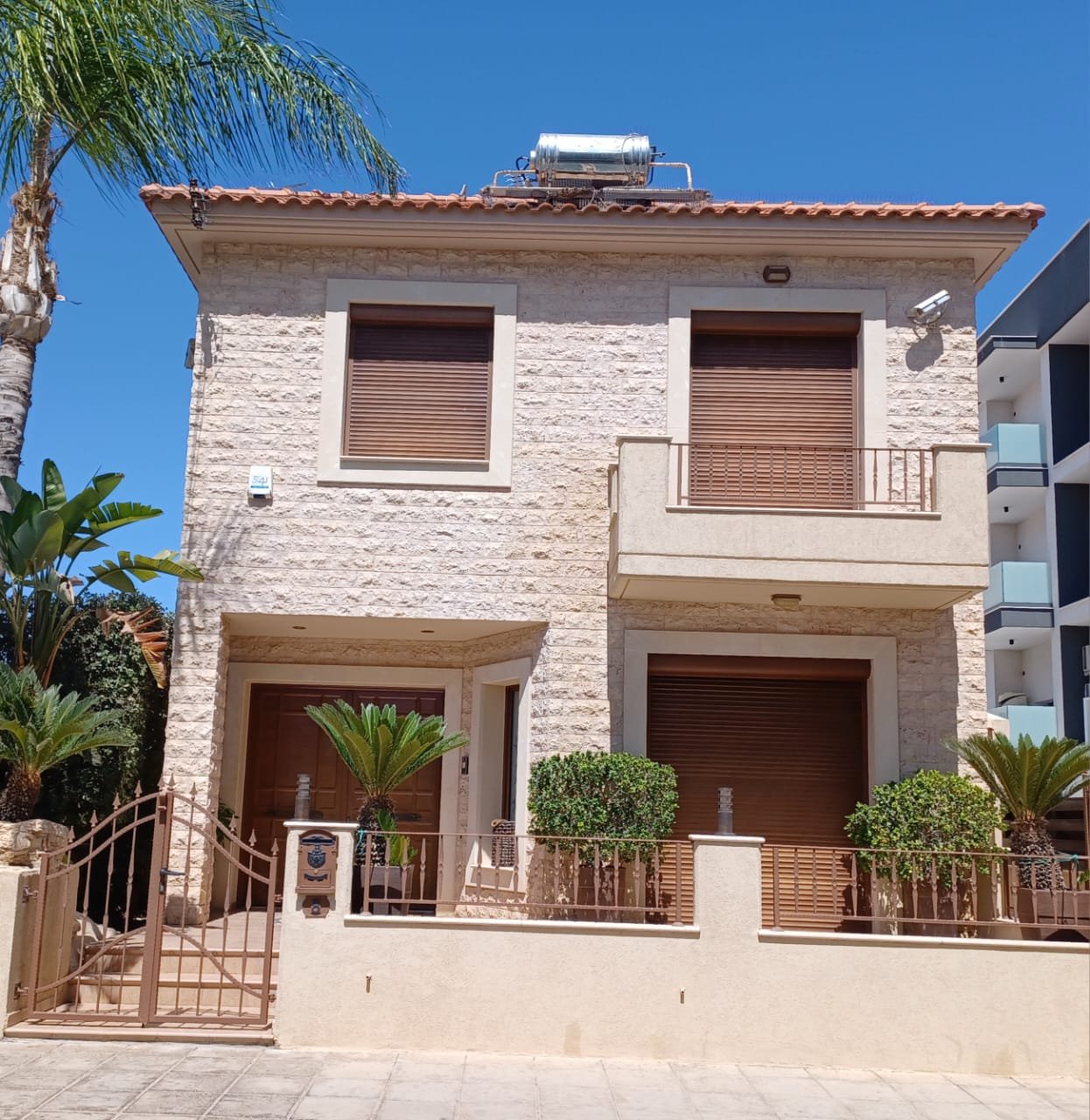 House in Kato Polemidia, Cyprus - picture 1