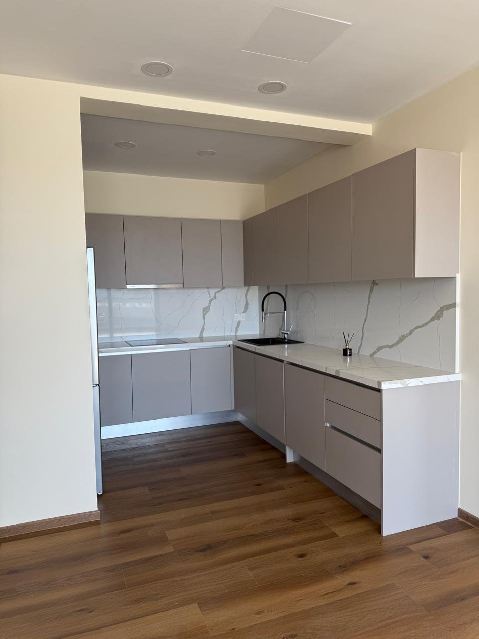 Apartment in Agios Athanasios, Cyprus - picture 3