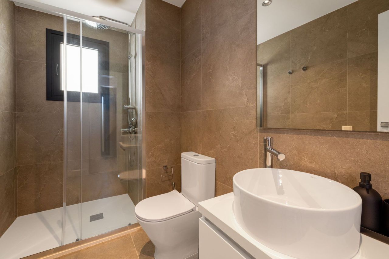 Apartment in Limassol, Cyprus - picture 3