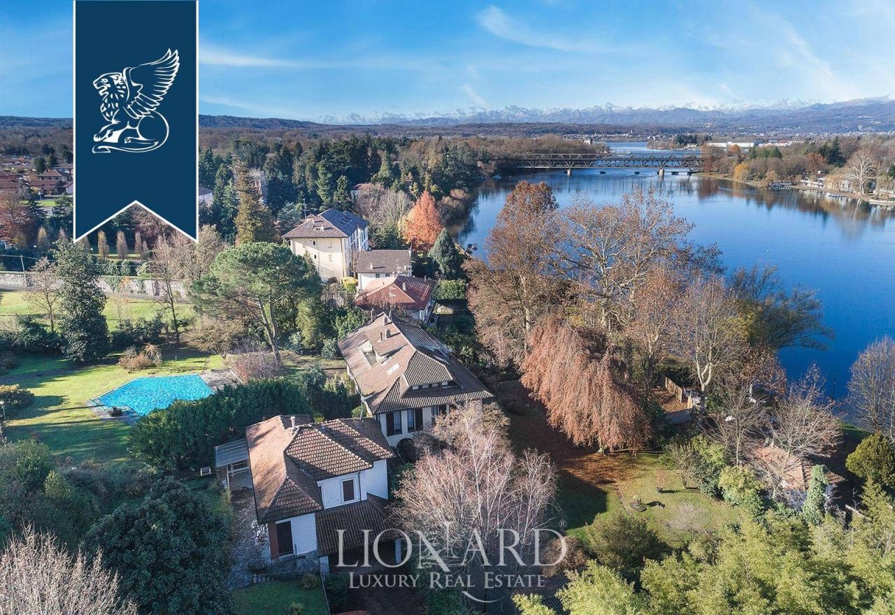 Villa en Castelletto sopra Ticino, Italia, 900 m² - imagen 1
