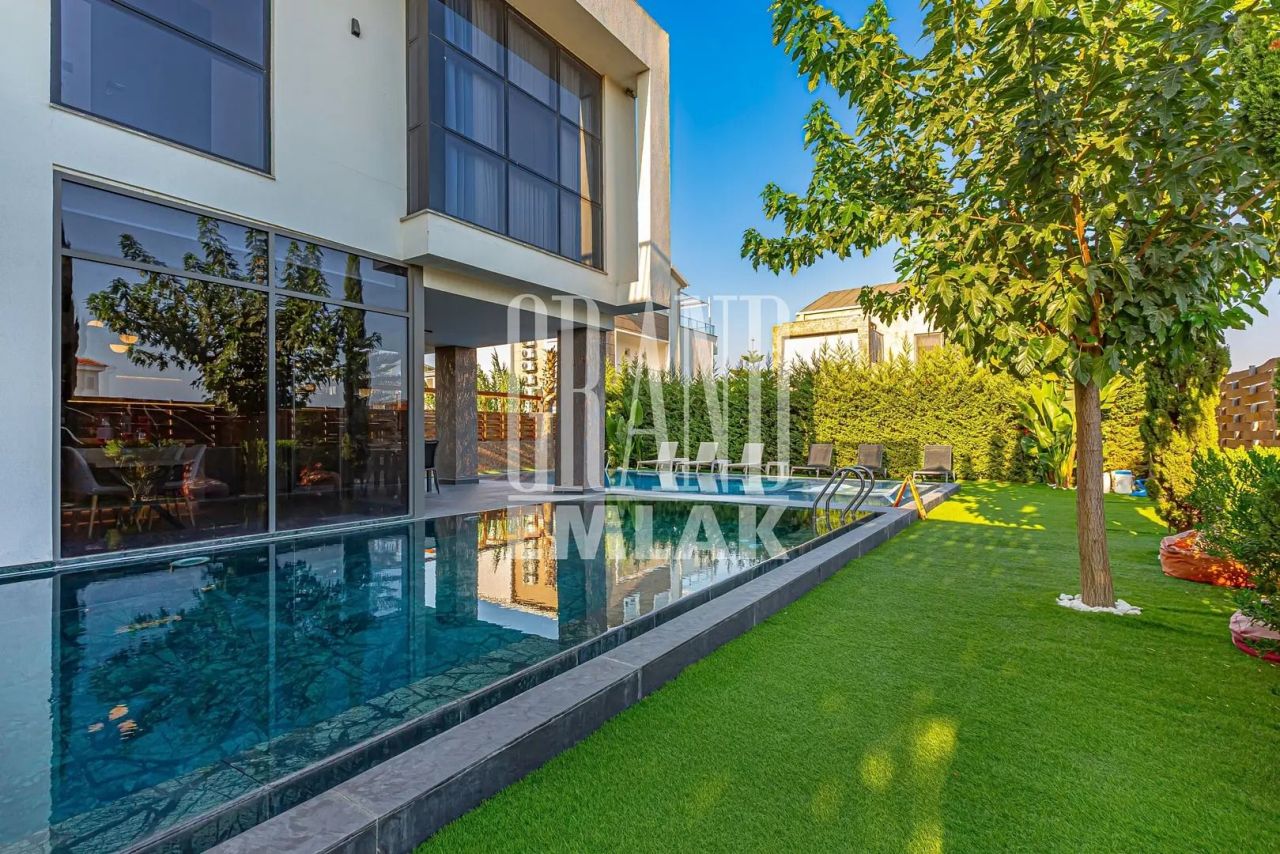 Villa à Antalya, Turquie, 230 m² - image 1
