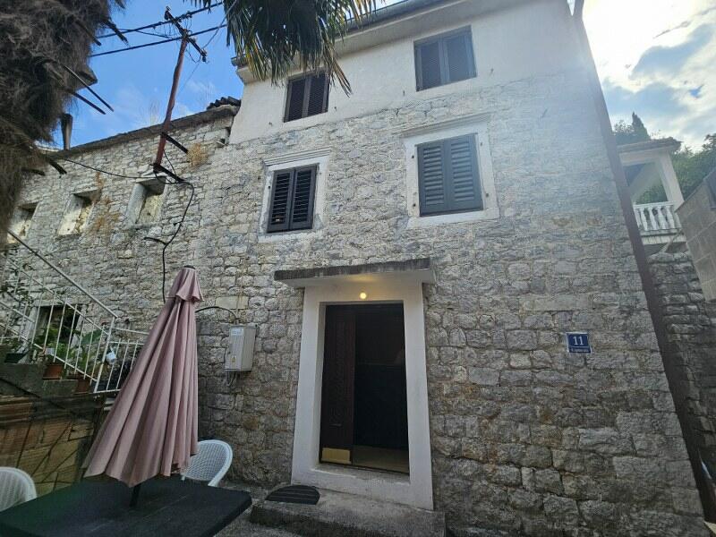 Maison à Tivat, Monténégro, 105 m² - image 1