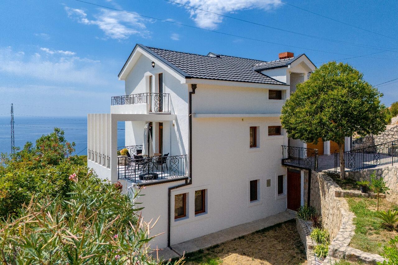 House in Dobra Voda, Montenegro, 406 m² - picture 1