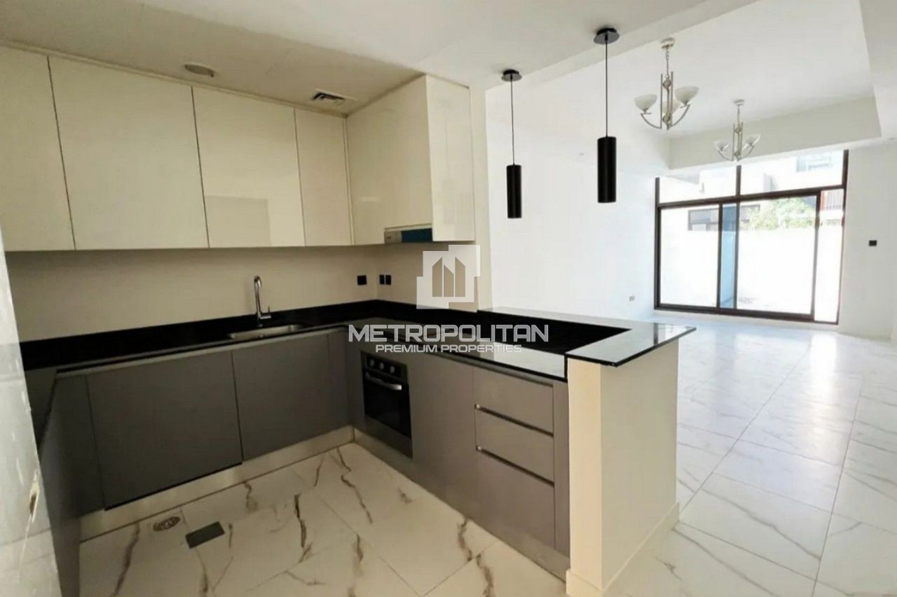 Casa adosada en Dubái, EAU, 216 m² - imagen 1