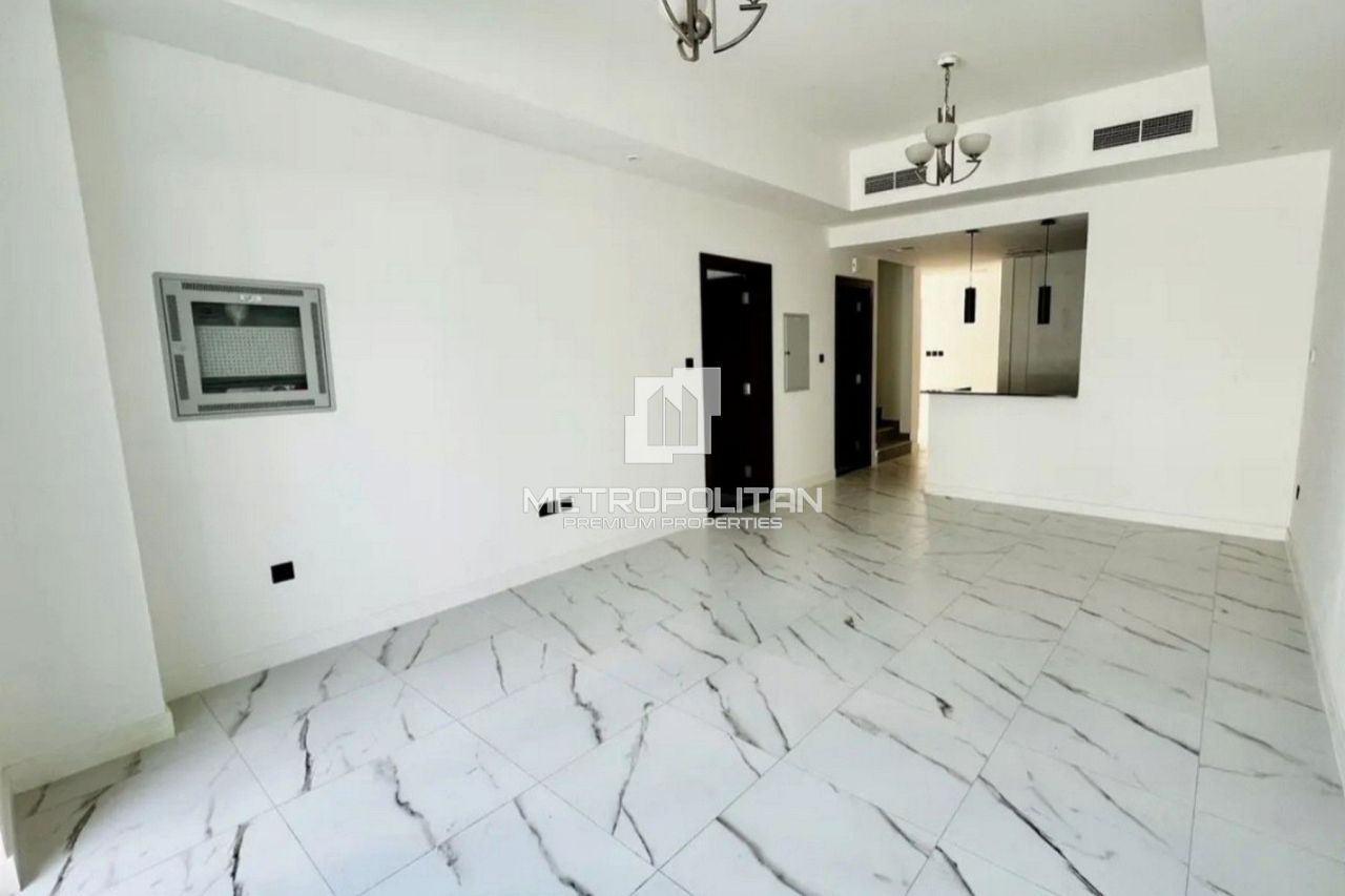 Casa adosada en Dubái, EAU, 235 m² - imagen 1