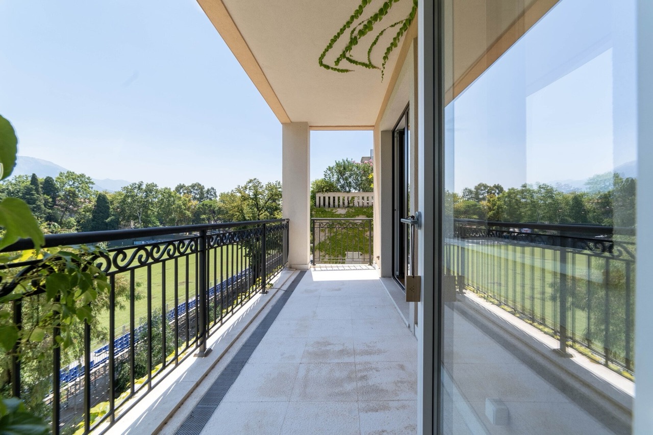 Piso en Tivat, Montenegro, 228 m² - imagen 4