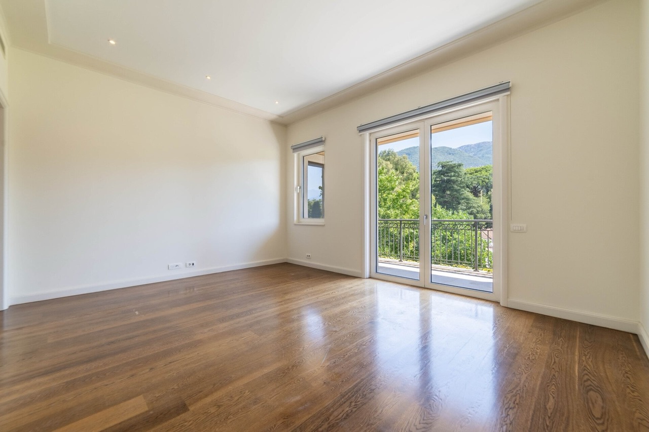 Piso en Tivat, Montenegro, 228 m² - imagen 7