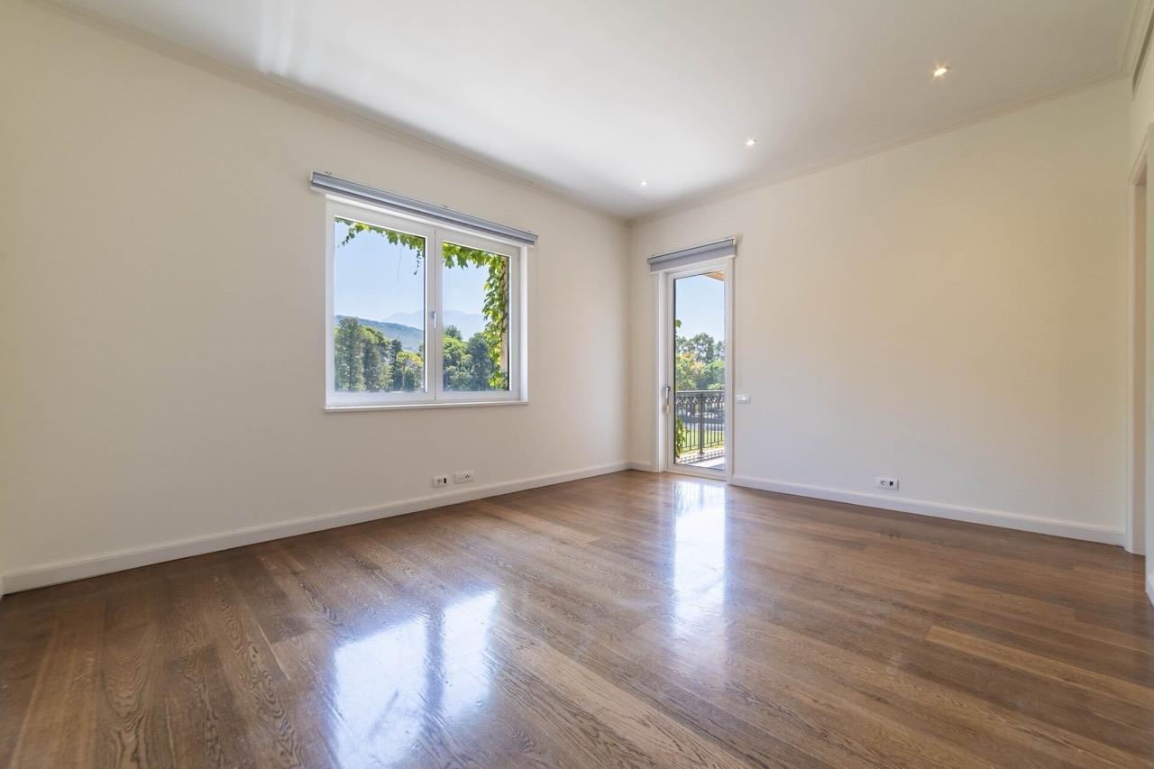 Piso en Tivat, Montenegro, 228 m² - imagen 9