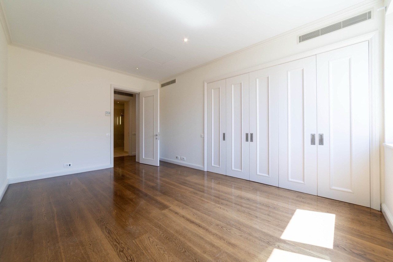 Piso en Tivat, Montenegro, 228 m² - imagen 13