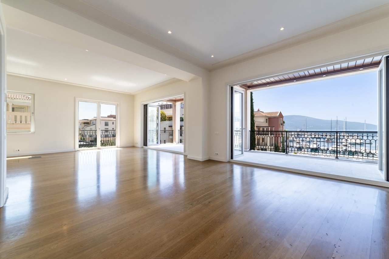 Piso en Tivat, Montenegro, 228 m² - imagen 14
