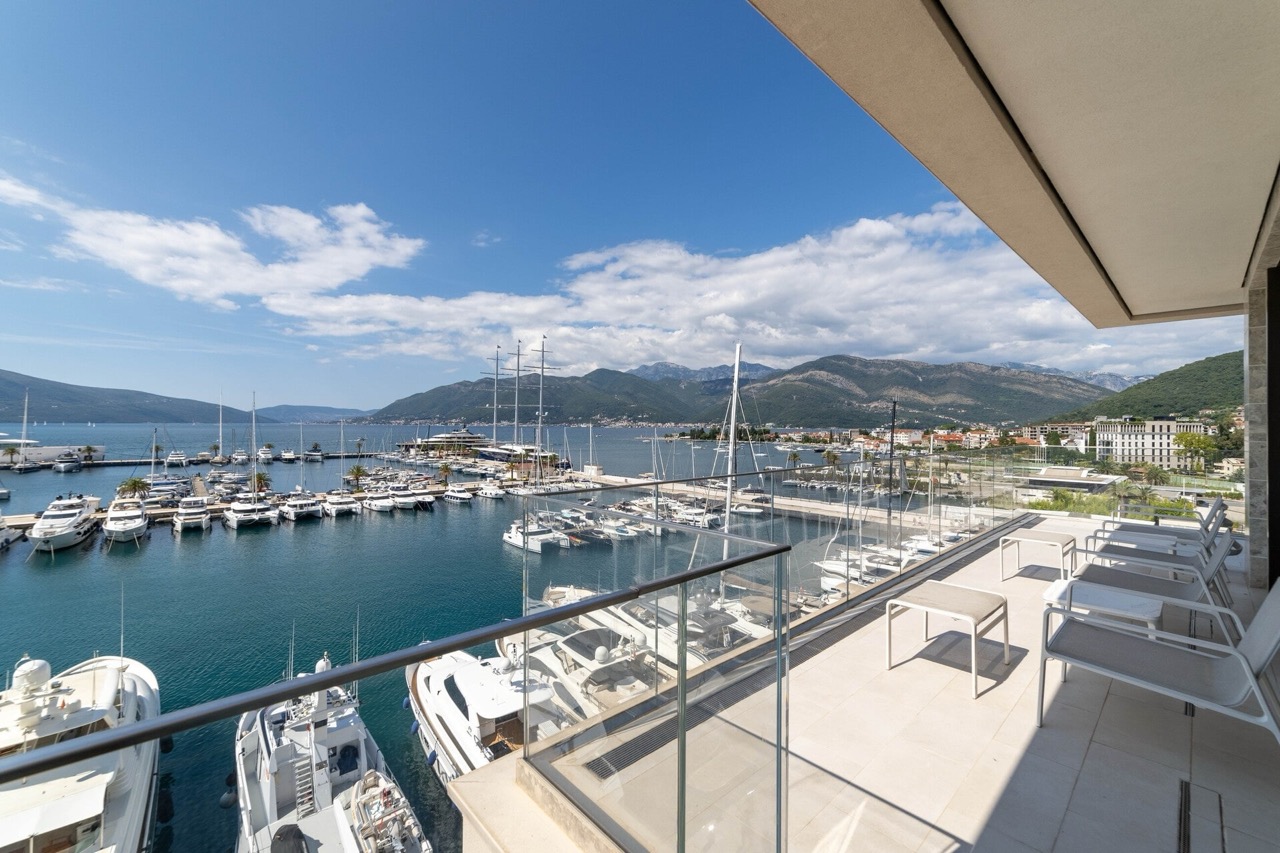 Wohnung in Tivat, Montenegro, 498 m² - Foto 1