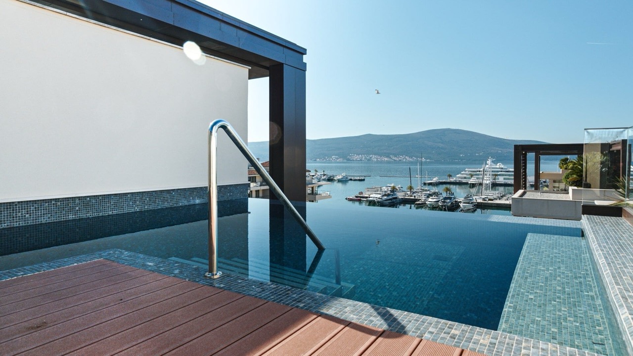 Ático en Tivat, Montenegro, 437 m² - imagen 1