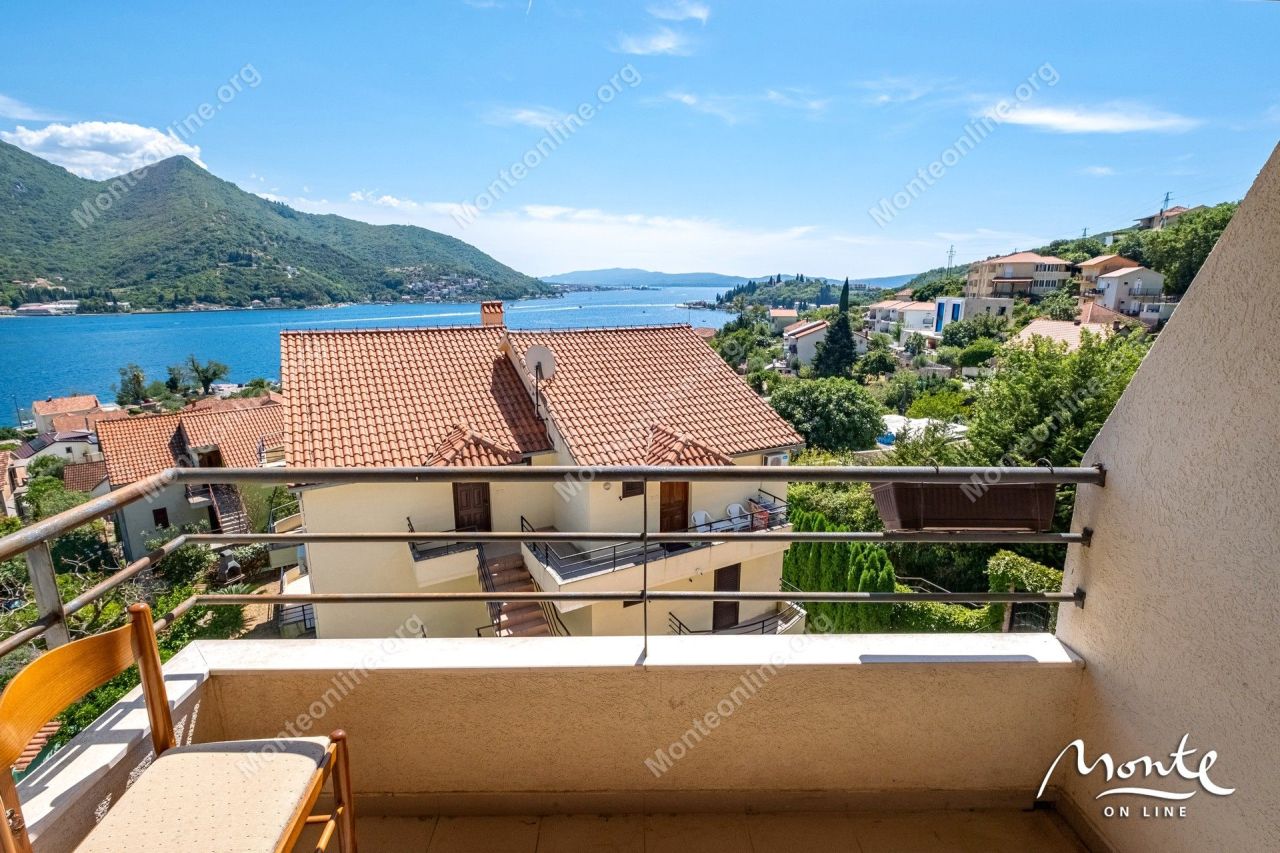 Piso en Herceg-Novi, Montenegro, 72 m² - imagen 1