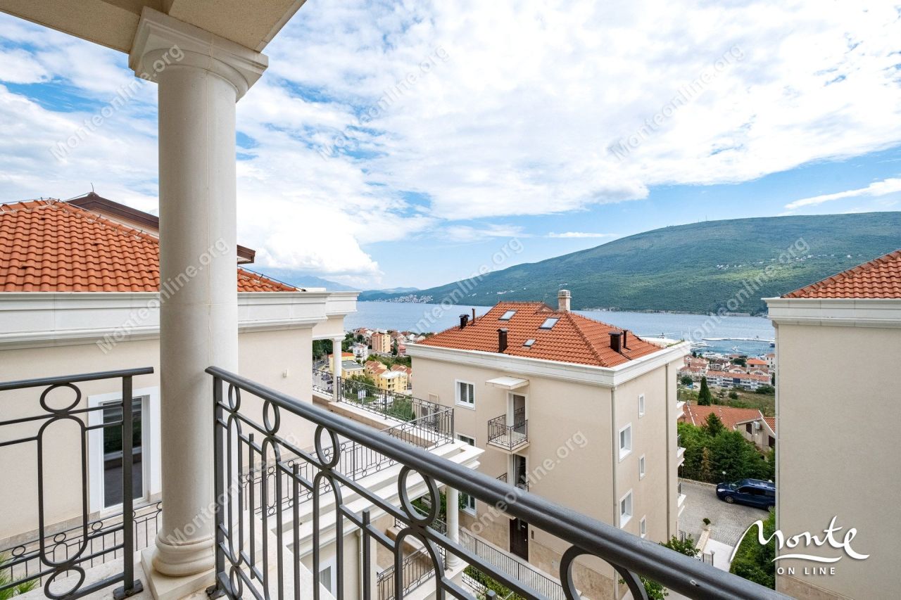 Flat in Herceg-Novi, Montenegro, 125 m² - picture 1