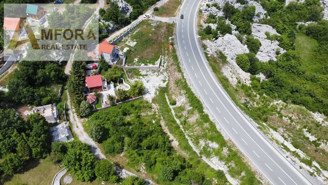 Grundstück in Cetinje, Montenegro, 1 163 m² - Foto 1