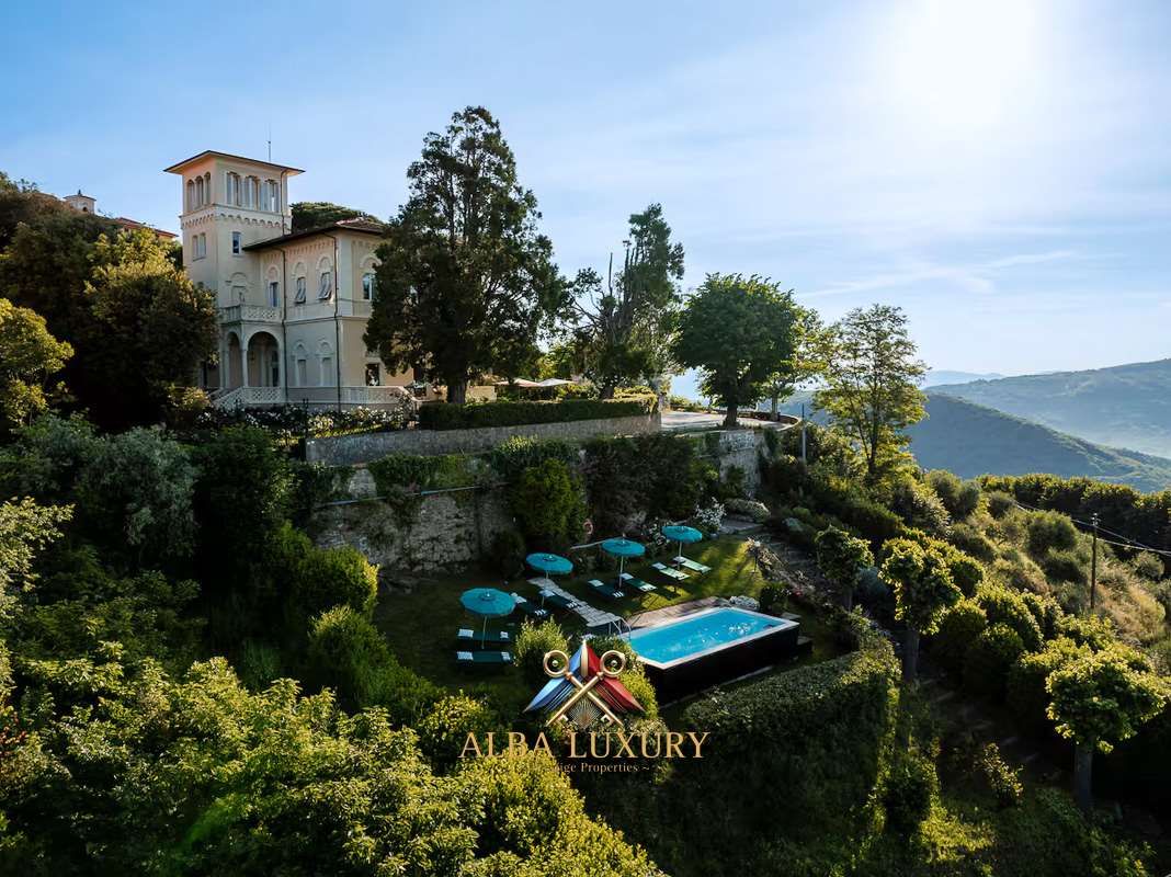Villa à Montecatini Terme, Italie, 800 m² - image 1
