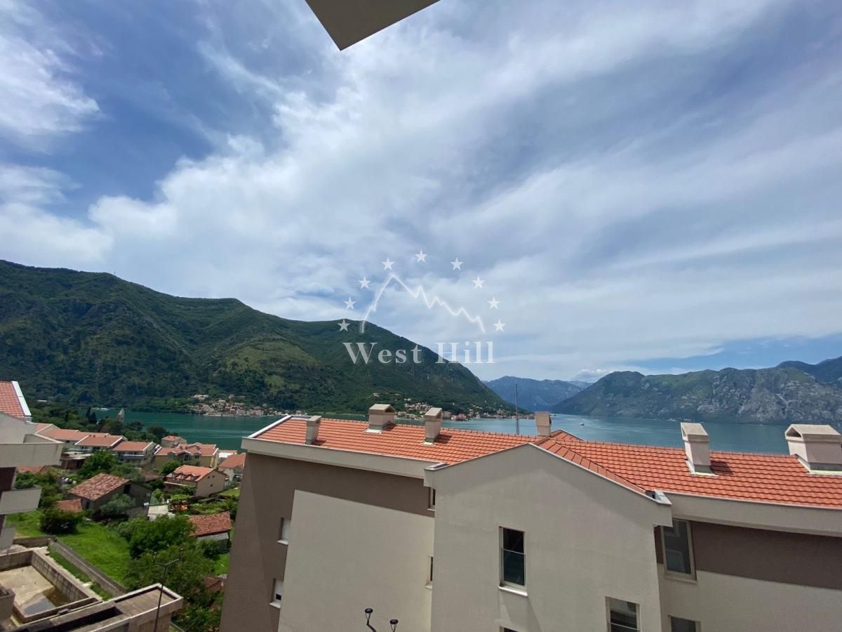 Apartment in Dobrota, Montenegro, 62 m² - picture 1