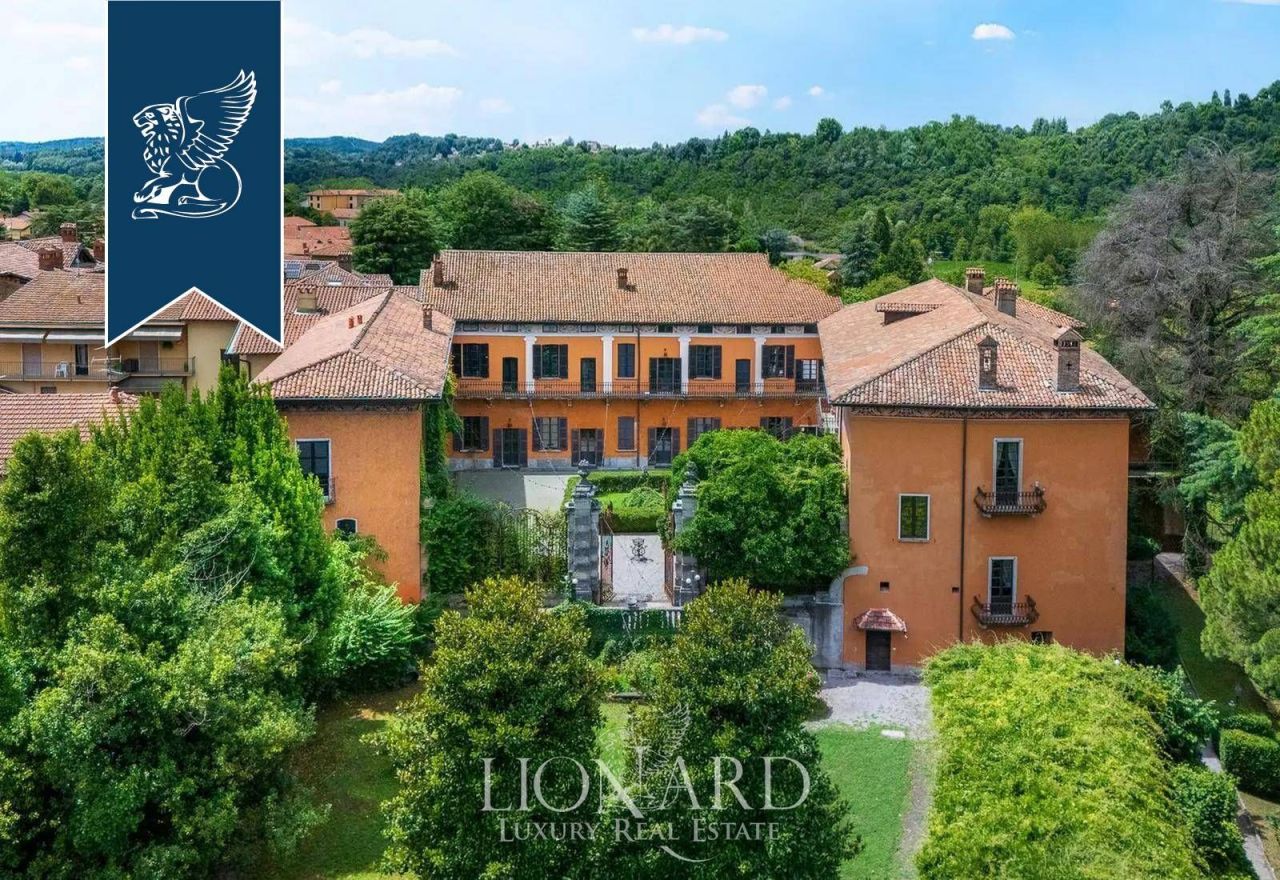 Villa à Varèse, Italie, 2 600 m² - image 1