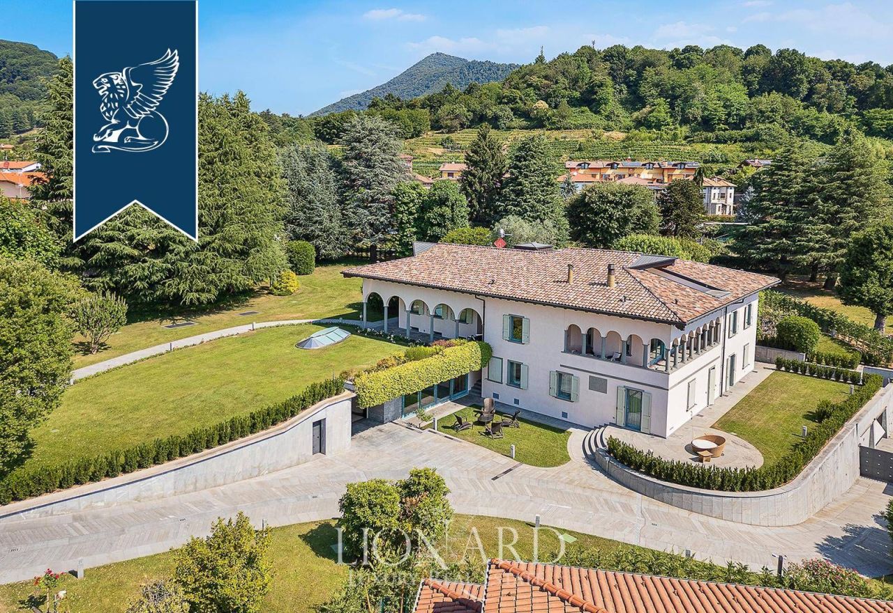 Villa in Bergamo, Italy, 997 m² - picture 1