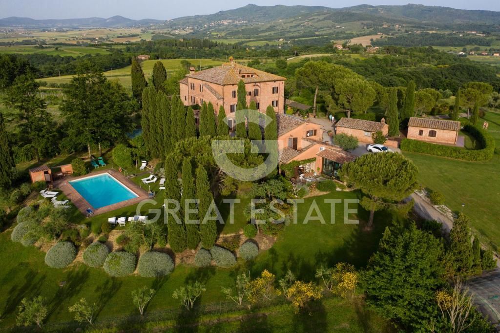 House in Castiglione del Lago, Italy, 1 184.25 m² - picture 1