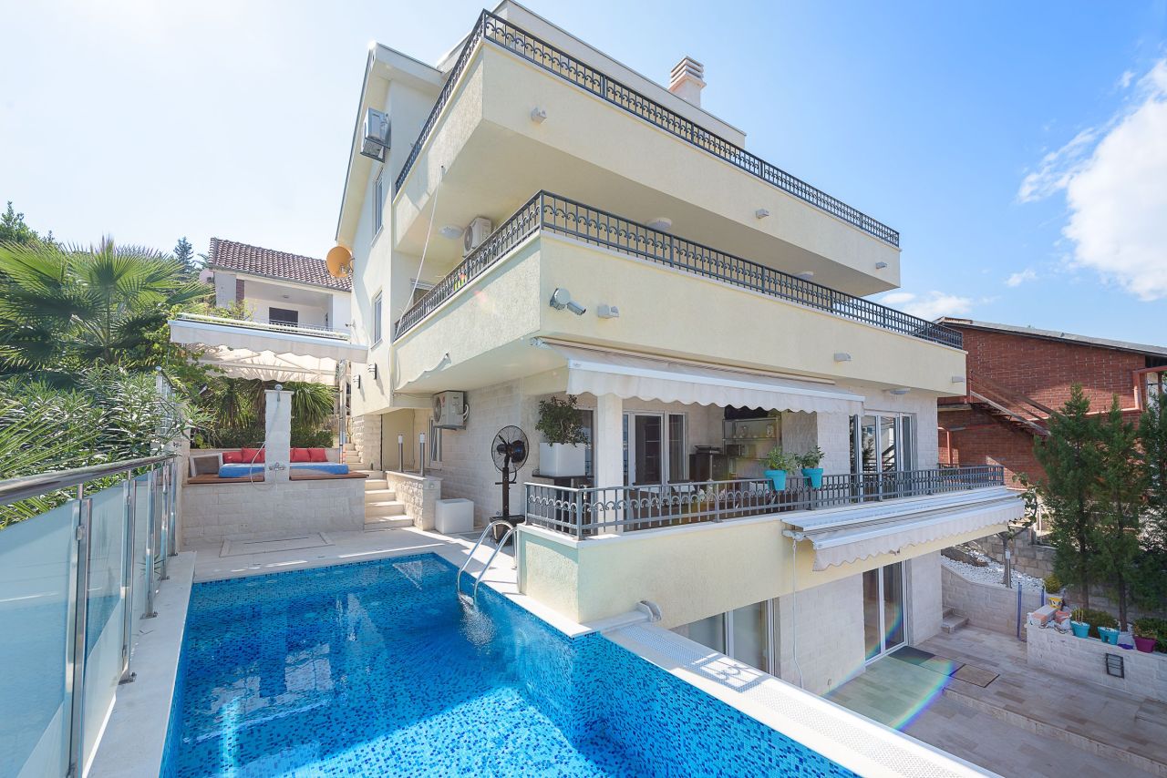 Villa in Tivat, Montenegro, 380 m² - picture 1