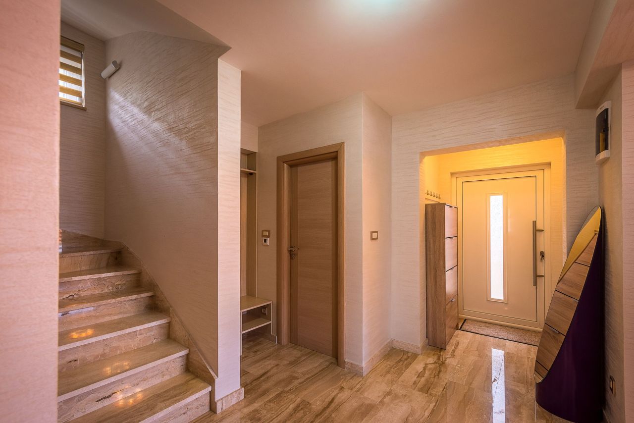 Villa a Tivat, Montenegro, 380 m² - foto 4