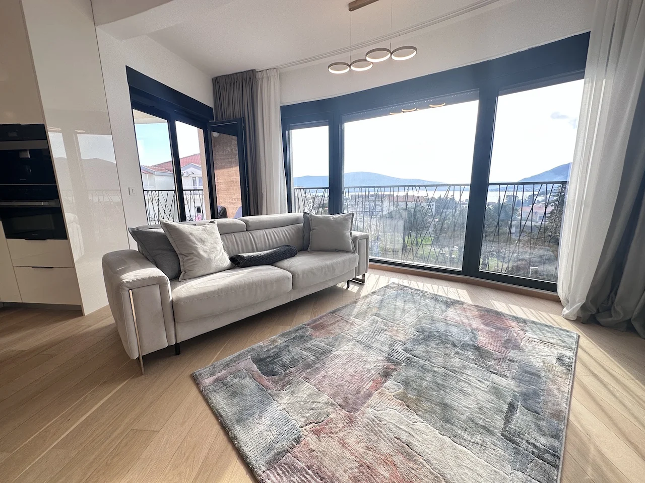 Appartement à Tivat, Monténégro, 73 m² - image 1