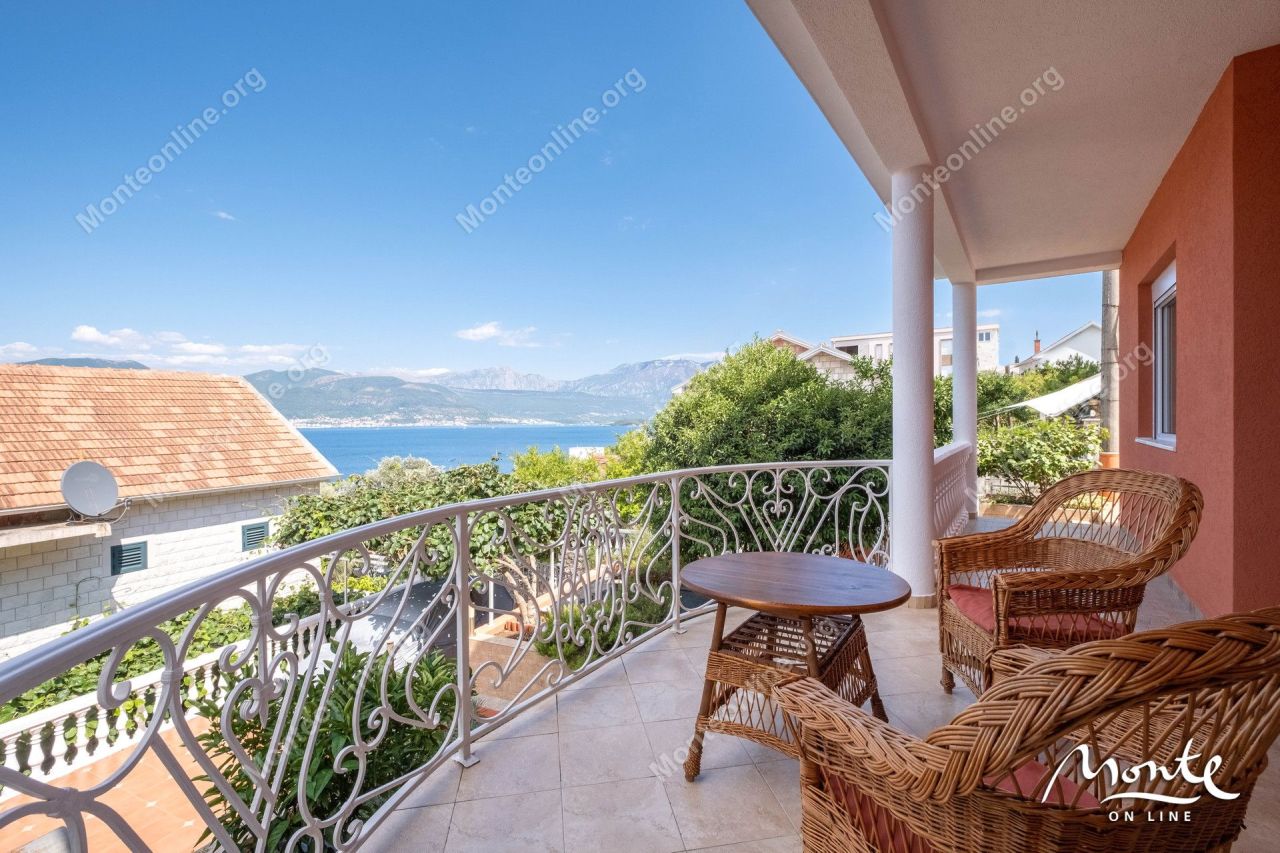 Casa en Tivat, Montenegro, 168 m² - imagen 1