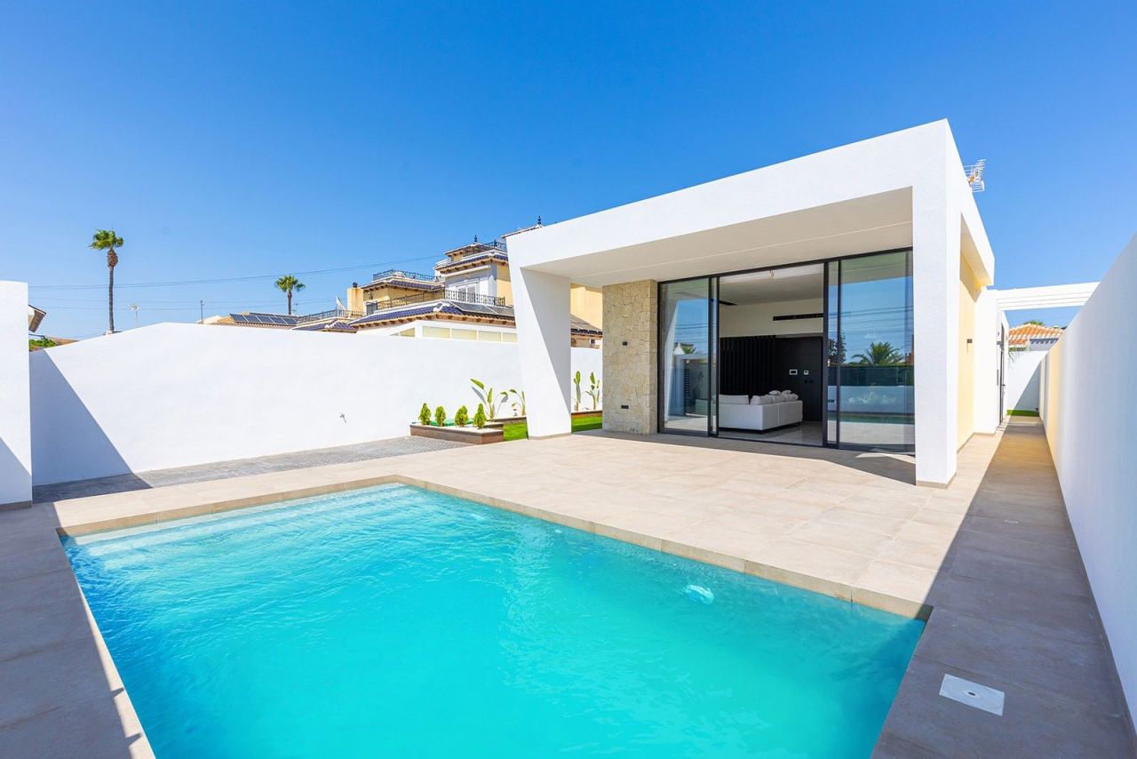 Villa in Torrevieja, Spanien, 120 m² - Foto 1