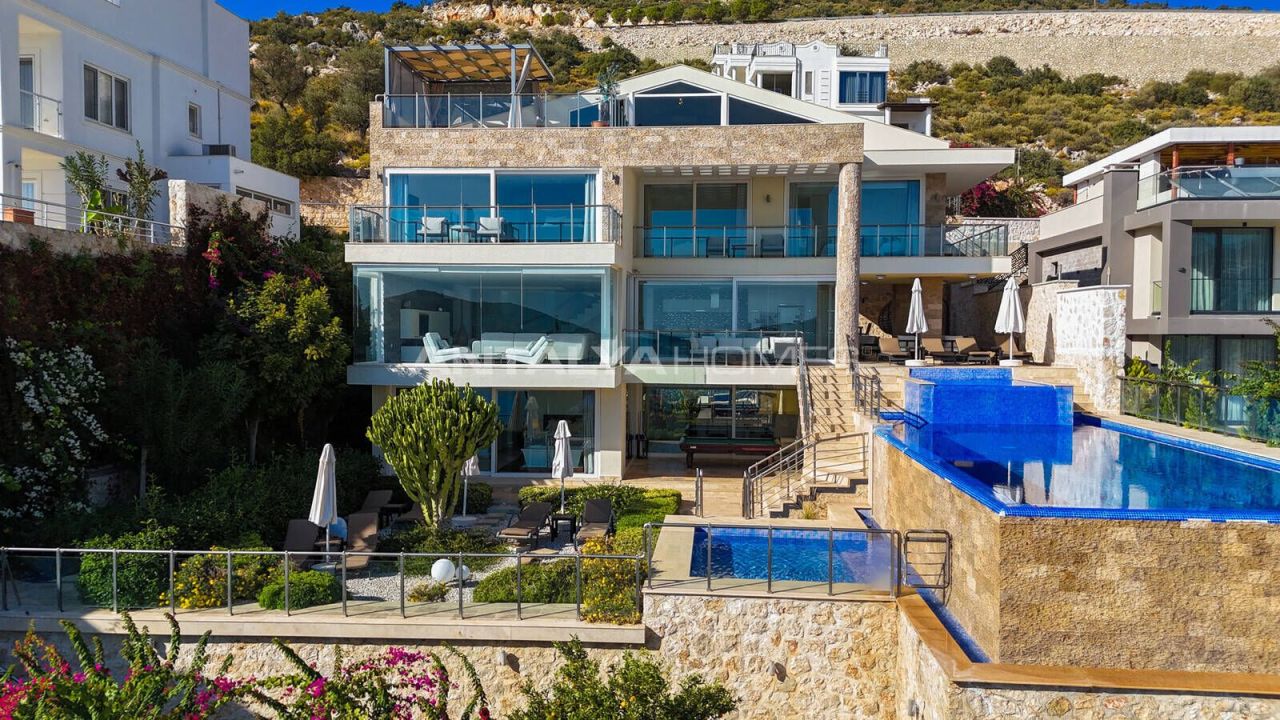 Villa en Kalkan, Turquia, 320 m² - imagen 1