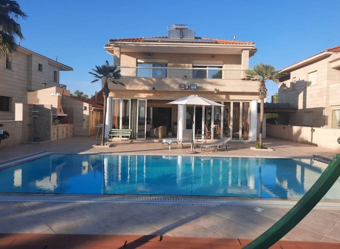 House in Larnaca, Cyprus - picture 1