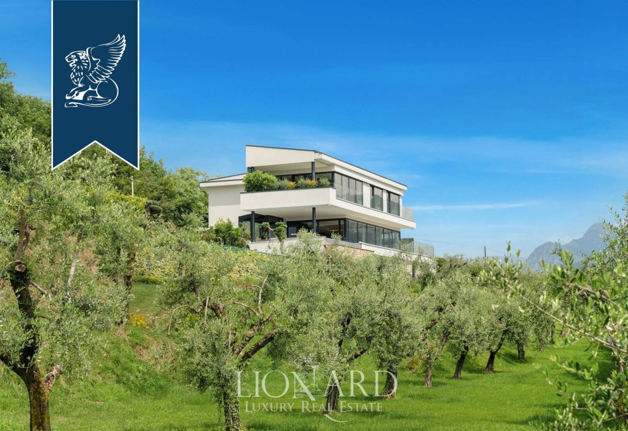 Villa in Salo, Italy, 700 m² - picture 8