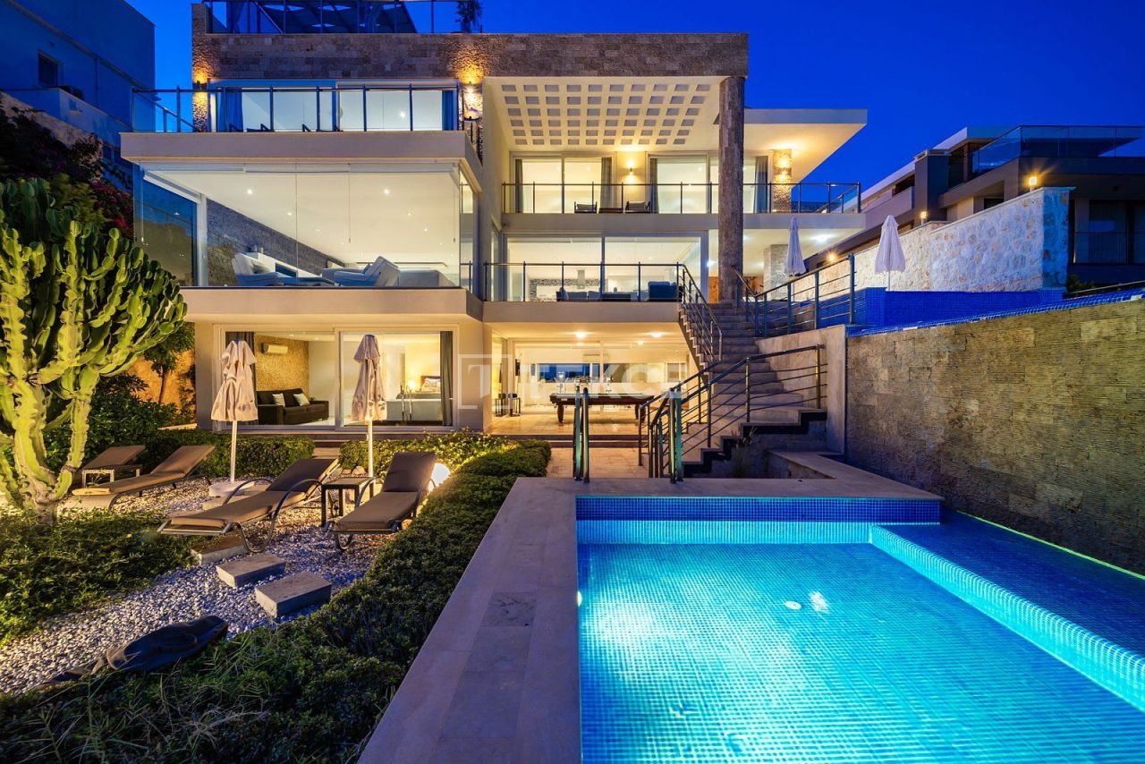 Villa in Kalkan, Turkey, 320 m² - picture 1