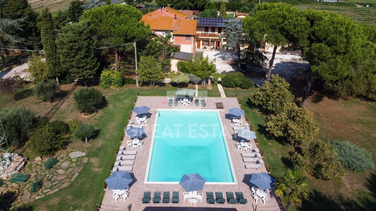 Haus in Castiglione del Lago, Italien, 630.9 m² - Foto 1