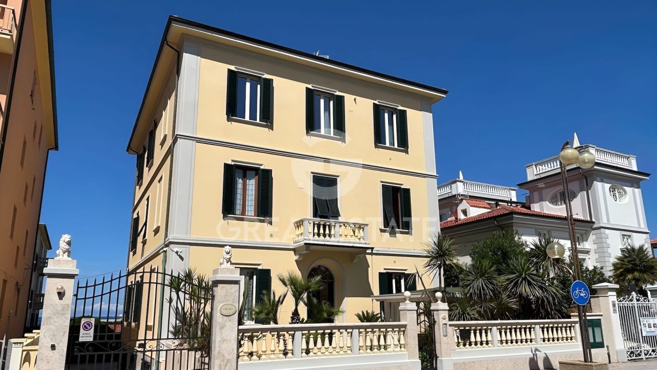 Villa à San Vincenzo, Italie, 757.25 m² - image 1