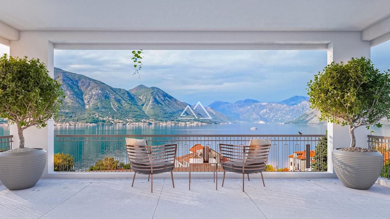 Apartment in Dobrota, Montenegro, 53 m² - Foto 1