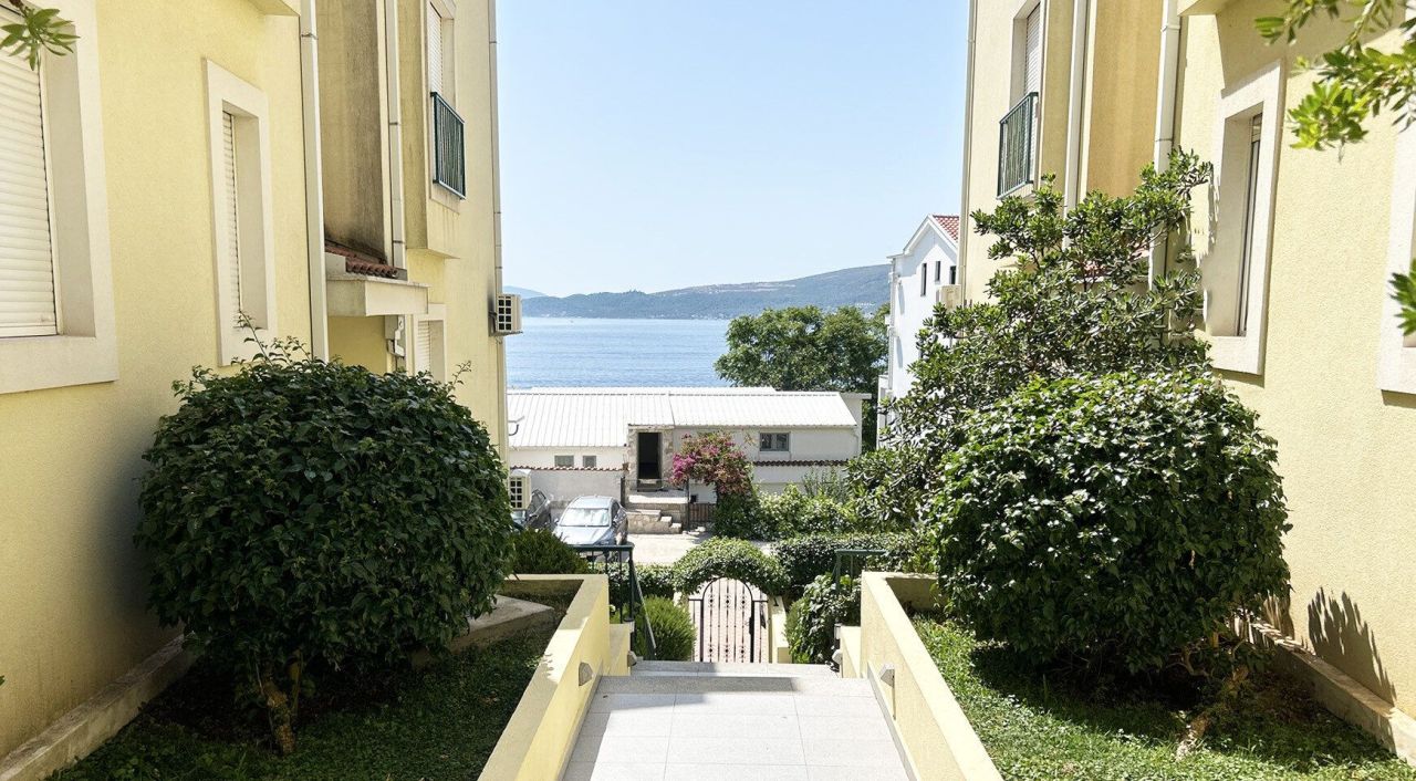 Piso en Bijela, Montenegro, 89 m² - imagen 1