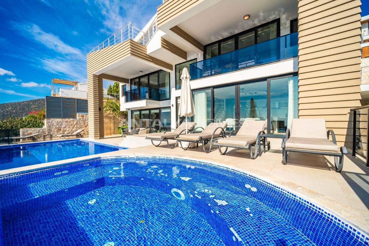 Villa à Kalkan, Turquie, 210 m² - image 1
