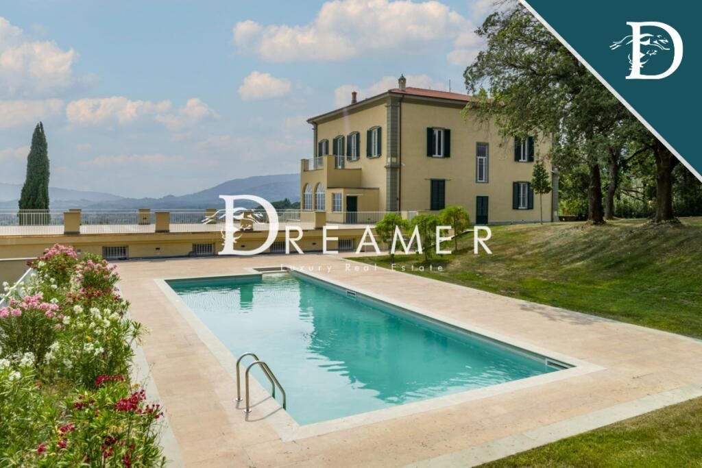 Villa en Pistoia, Italia, 1 801.88 m² - imagen 1