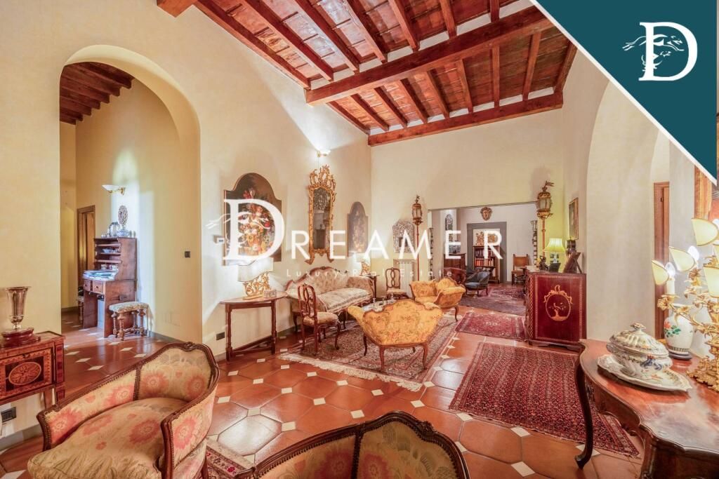 Apartment in Florence, Italy, 240.22 m² - picture 1