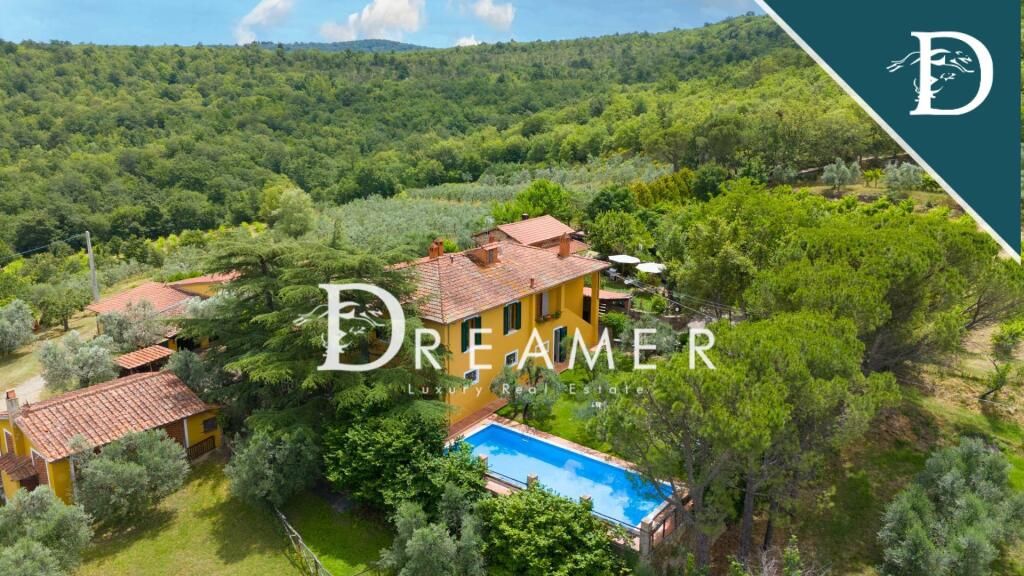 Villa Laterina Pergine Valdarno, Italy, 900.98 m² - picture 1