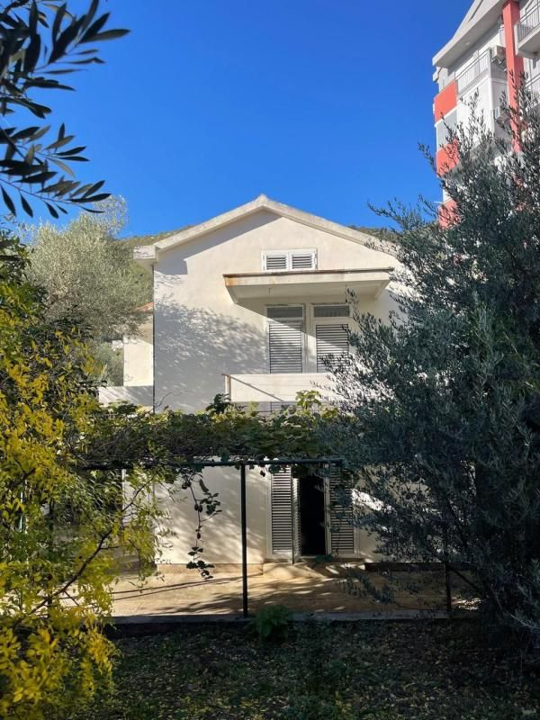Haus in Petrovac, Montenegro, 162 m² - Foto 1