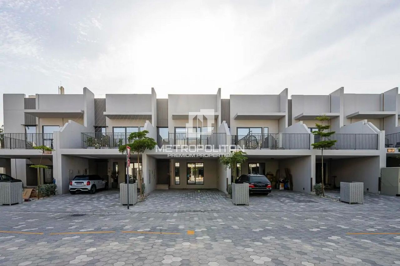 Townhouse in Dubai, UAE, 212 m² - picture 1