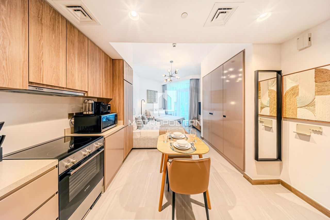 Apartment in Dubai, UAE, 39 m² - picture 1