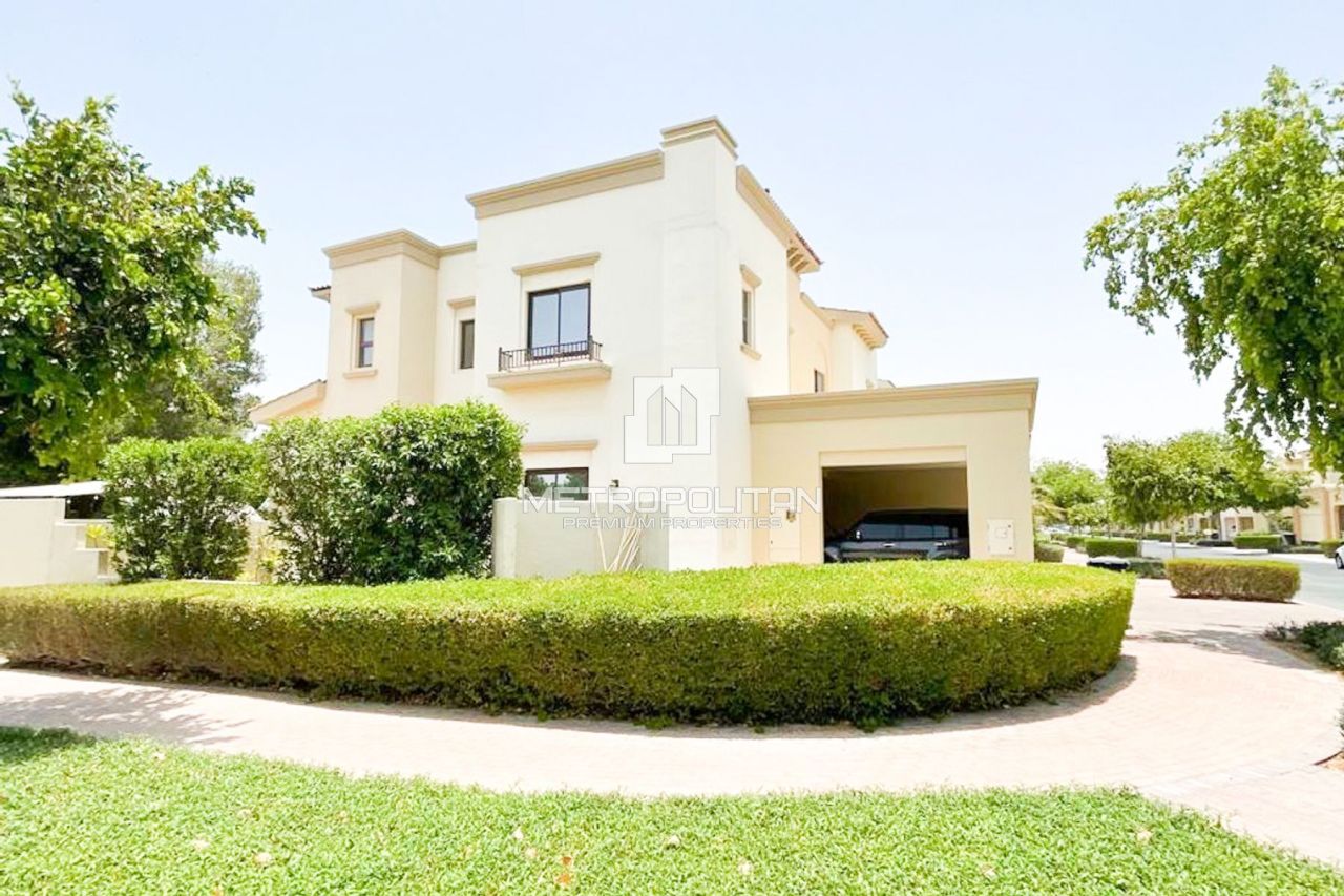 Villa in Dubai, UAE, 372 m² - picture 1