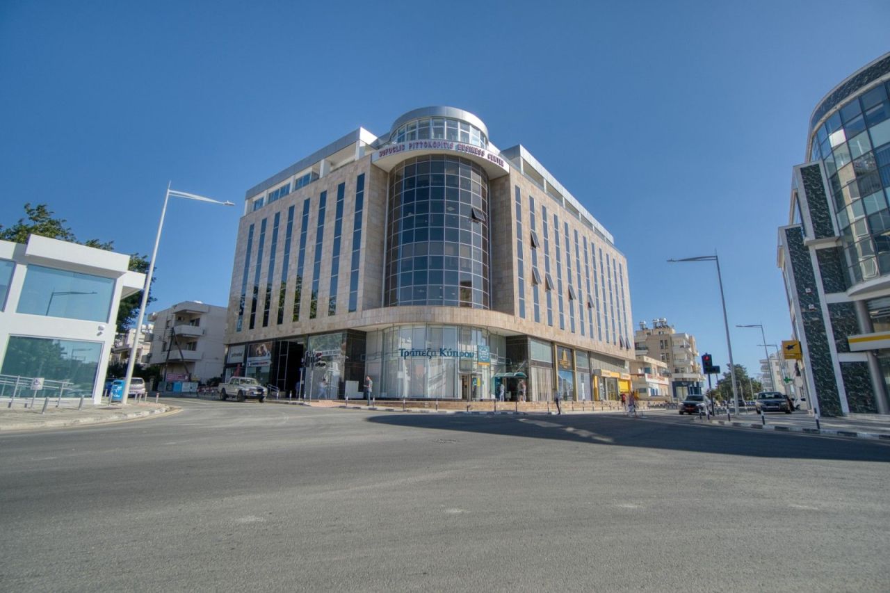 Oficina en Pafos, Chipre, 680 m² - imagen 7